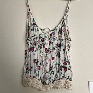 Women’s floral tank crop top - fits like a small - soo cute!